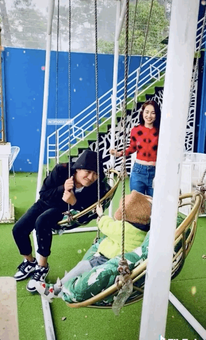 Trường Giang khoái khoái đùa giỡn cùng ái nữ, lia camera đến Nhã Phương mà thương!-2