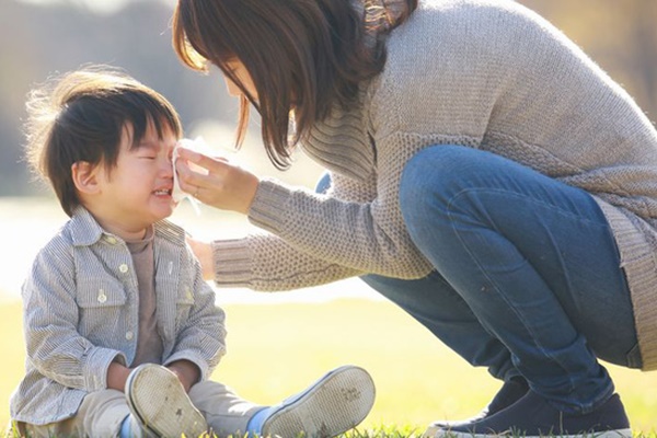 Cô giáo gửi clip con gái cùng bạn trai ở lớp, người mẹ nổi ba máu sáu cơn nhưng nghe lý do xong mới ngã ngửa: May biết sớm không thì lớn chuyện-4