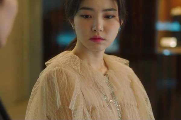 Trong lúc túng quẫn, bạn thân của chồng cho tôi 1 tỷ cùng lời đề nghị mà nghe xong tim tôi đập thình thịch-1