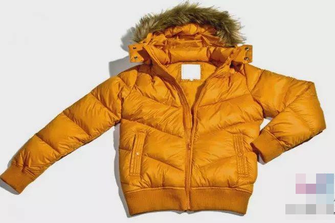 Áo khoác lông vũ bị bẩn, hướng dẫn bạn một mẹo đơn giản giúp chúng trở nên sạch sẽ trong vài phút và có thể mặc ngay mà không cần giặt-3