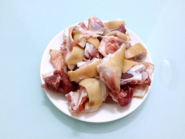 Chân giò kho theo kiểu này, ăn mềm dẻo, ngon lạ miệng lại tốn cơm trong ngày đông lạnh-2