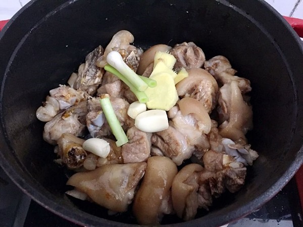 Chân giò kho theo kiểu này, ăn mềm dẻo, ngon lạ miệng lại tốn cơm trong ngày đông lạnh-13