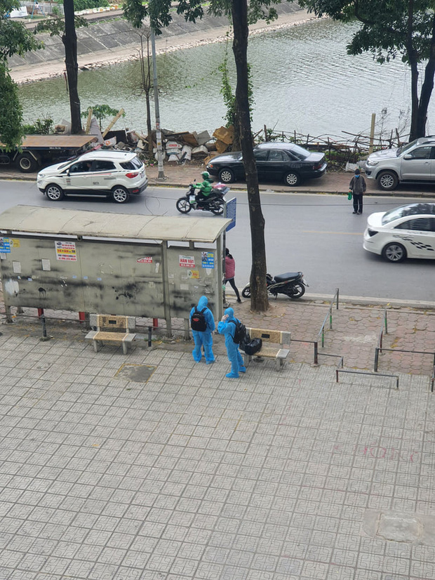 Hà Nội: F1 phải thuê xe ôm tự chở từ nhà ra trạm y tế phường để đi cách ly tập trung-2