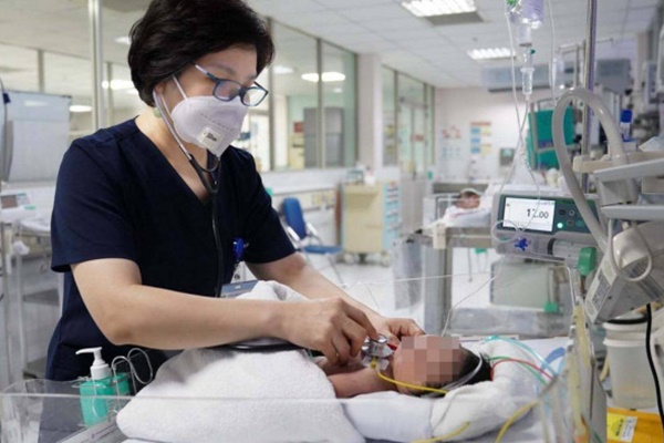 Thương tâm, trẻ 2 ngày tuổi ở Nam Định cấp cứu vì ngộ độc sái thuốc phiện-1