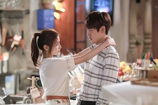 Tôi rất bảo thủ, đêm tân hôn vợ lại yêu cầu tôi một chuyện, tôi không chịu, vợ tức giận muốn ly hôn