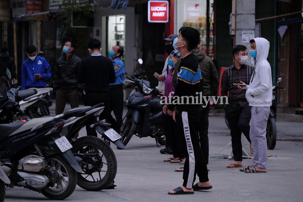 Vụ cụ bà rơi từ tầng cao chung cư tử vong ở Hà Nội: Lưới an toàn ban công có dấu vết bị phá-7