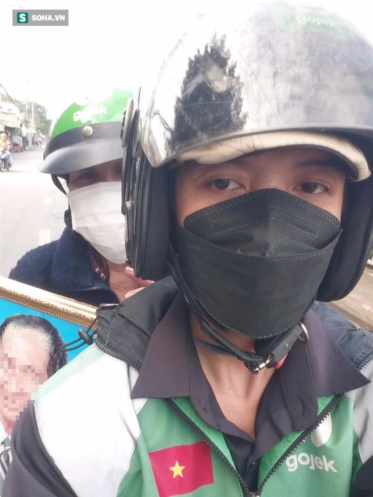 Anh shipper mua giường cho ông cụ nằm 30 phút rồi mất: ‘Ước gì tôi tìm được ông sớm hơn’-1