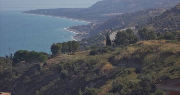 Đồ vật trong nhà tự nhiên cháy thành tro tàn: Bí ẩn đằng sau ngọn lửa quỷ dữ ám ảnh ngôi làng tí hon này là gì?-1