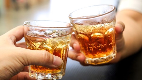 Chuyên gia đồng hành cùng tạp chí Vogue khẳng định đây là đồ uống khiến bạn già đi hẳn 5 tuổi chỉ sau một đêm, chị em tránh ngay còn kịp!-1