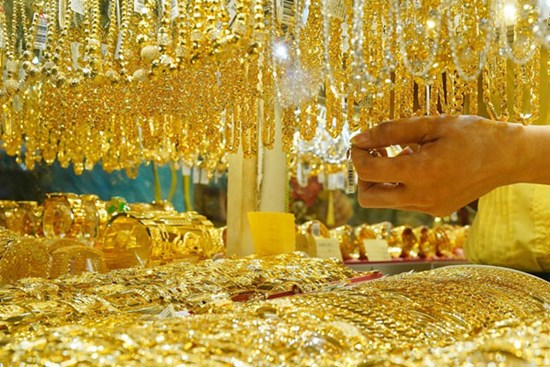 Giá vàng hôm nay 25/11: Dừng ở mức thấp sau cú sụt giảm