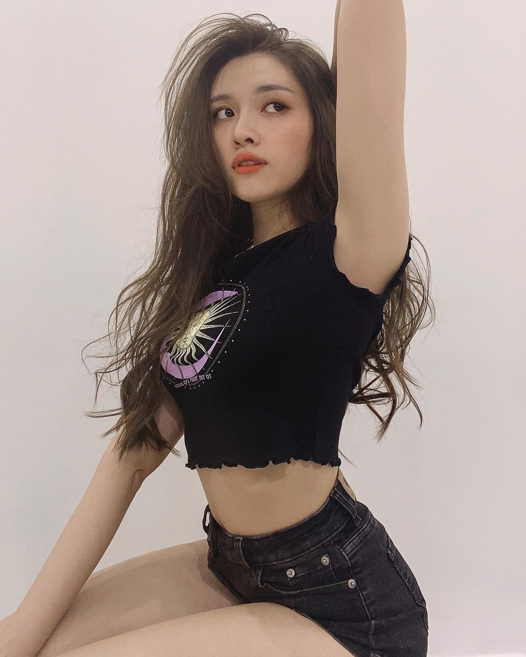 Nữ MC gây sốc khi dẫn chương trình 48 tiếng liên tục không cầm kịch bản, hình ảnh ngón chân tứa máu ai thấy cũng xót-6