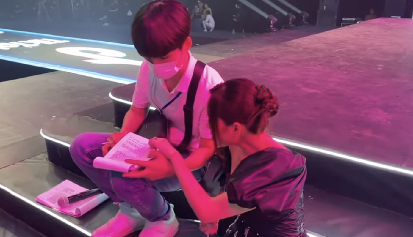 Nữ MC gây sốc khi dẫn chương trình 48 tiếng liên tục không cầm kịch bản, hình ảnh ngón chân tứa máu ai thấy cũng xót-3