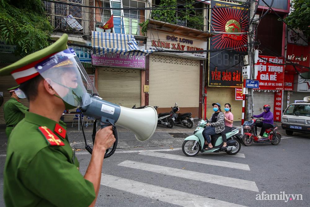 Ghi nhận số ca bệnh ngoài cộng đồng cao kỷ lục, Hà Nội liệu có nâng cấp độ dịch?-2