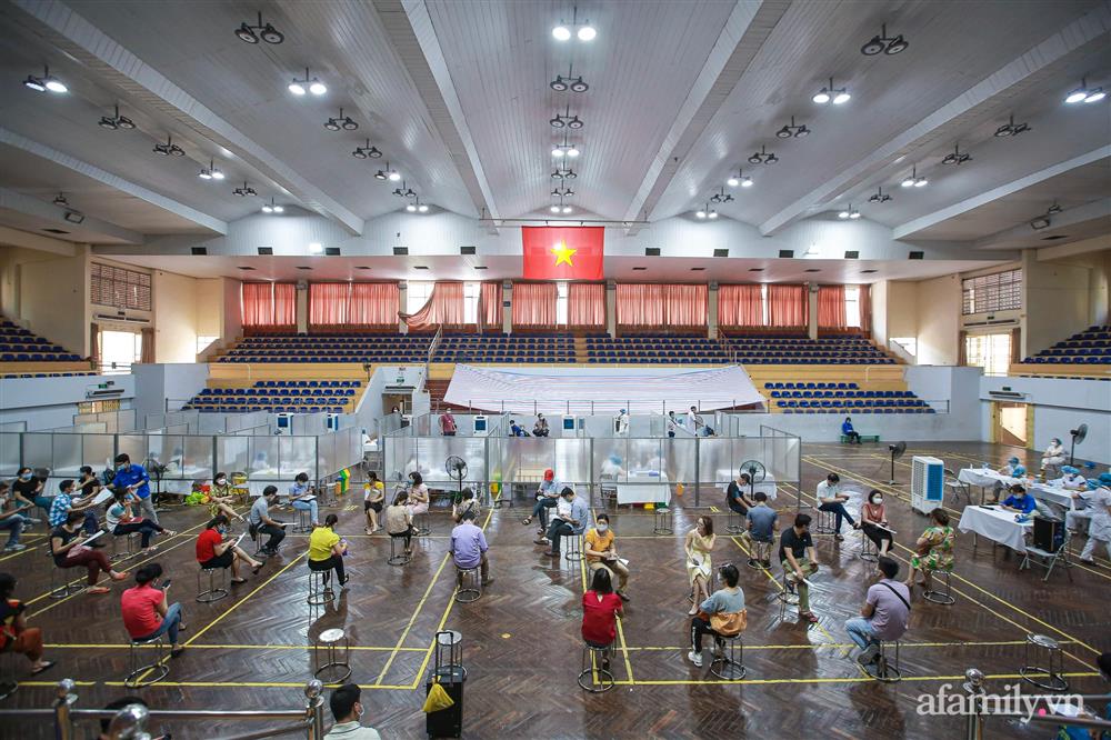 Ghi nhận số ca bệnh ngoài cộng đồng cao kỷ lục, Hà Nội liệu có nâng cấp độ dịch?-4