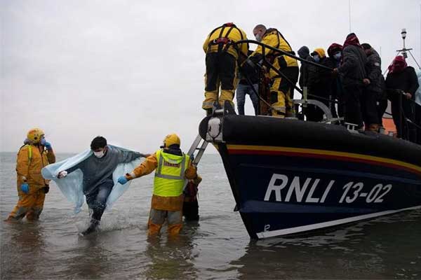 31 người di cư chết đuối trong thảm kịch ở eo biển Manche-1