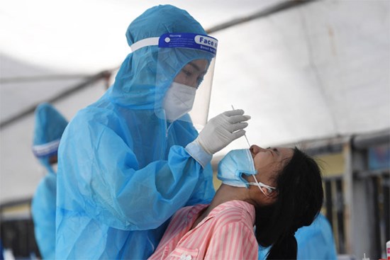 Ngày 25/11, Hà Nội phát hiện thêm 285 ca mắc Covid-19, trong đó, 122 ca cộng đồng