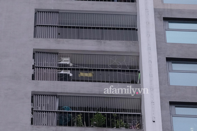 Vụ cụ bà rơi từ tầng 23 tử vong ở Hà Nội: Nạn nhân đau ốm đã nhiều năm được chồng chăm sóc, tự ra ban công cắt lưới an toàn lúc chồng ngủ-2