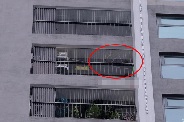 Clip: Nam thanh niên dùng thân mình đỡ em bé ngã từ tầng 5 và cái kết-1