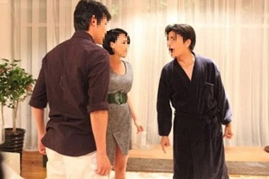 Chồng hai lần bắt gặp vợ vào khách sạn với cấp trên, tuyệt vọng làm một việc khiến ai nấy xót xa