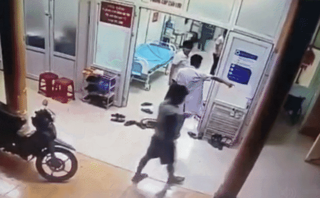 Diễn biến mới vụ đuổi đánh nhân viên y tế khi đưa người nhà đến cấp cứu-1