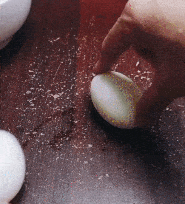 Phân biệt trứng sống - trứng chín bằng một mẹo siêu hay, chắc chắn nhiều chị em chưa biết cách này!-2