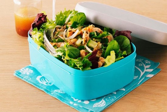 Làm món salad này mang đi làm ăn trưa, tôi giảm được 3cm vòng eo sau 1 tuần!