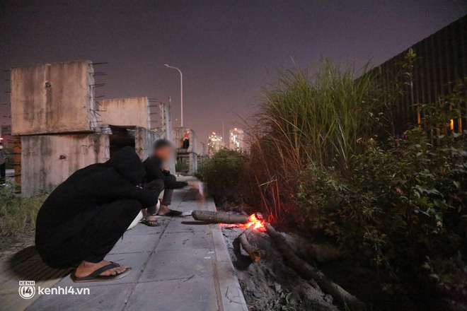 Hà Nội: Thất nghiệp vì dịch Covid-19, hai anh em ruột rủ nhau ra nhà cống ăn, ngủ qua ngày-4