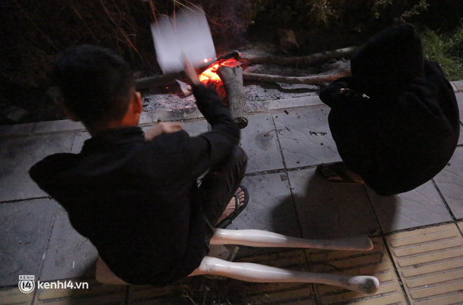 Hà Nội: Thất nghiệp vì dịch Covid-19, hai anh em ruột rủ nhau ra nhà cống ăn, ngủ qua ngày-5