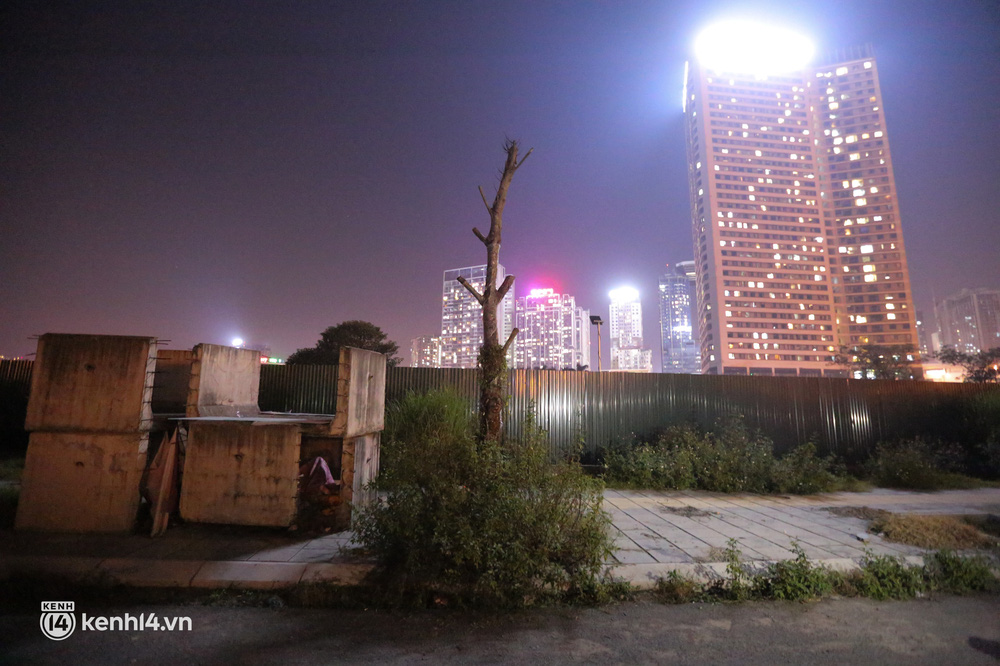 Hà Nội: Thất nghiệp vì dịch Covid-19, hai anh em ruột rủ nhau ra nhà cống ăn, ngủ qua ngày-6