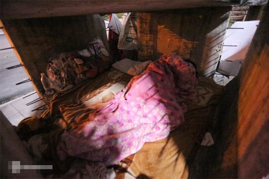 Hà Nội: Thất nghiệp vì dịch Covid-19, hai anh em ruột rủ nhau ra ''nhà cống'' ăn, ngủ qua ngày