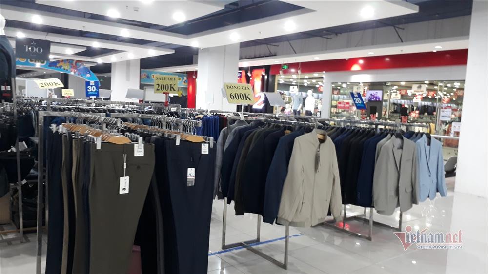 Ngày buồn 2021: Giảm giá kịch sàn vẫn vắng hoe, mỏi mòn ngóng khách-4