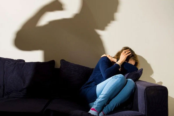 Người phụ nữ bị chồng đánh đập tàn nhẫn nhiều lần nhưng vẫn tha thứ để quay lại và bài phân tích khiến các bà vợ SÁNG MẮT RA của Tiến sĩ tâm lý-1