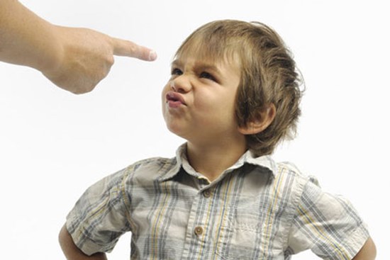 Tại sao cha mẹ càng nói nhiều thì trẻ càng không nghe lời? Chỉ cần nói với trẻ câu này dù hư đến mấy con cũng nghe lời bạn răm rắp
