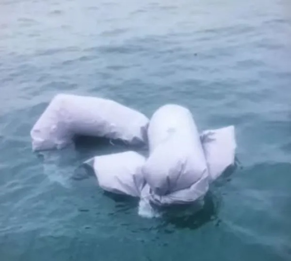 Ảnh hiện trường ám ảnh trong thảm họa chết người ở eo biển Tử thần: 27 mạng người ra đi, cả phụ nữ có thai và trẻ nhỏ-1