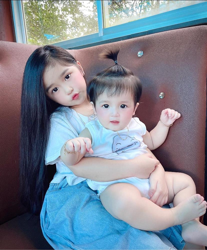 Khoảnh khắc bé gái đã lớn bú mẹ khiến nhiều người ngạc nhiên, mẹ bỉm tiết lộ sự thật phía sau-3