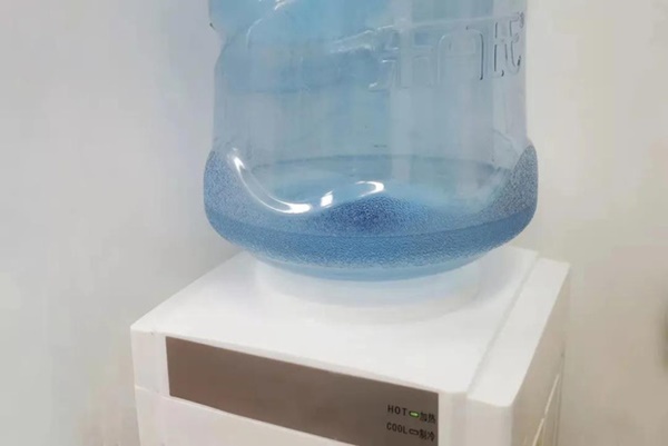 4 loại nước không nên uống nhiều vì dễ gây nguy cơ ngộ độc, có cả nước từ bình lọc-4