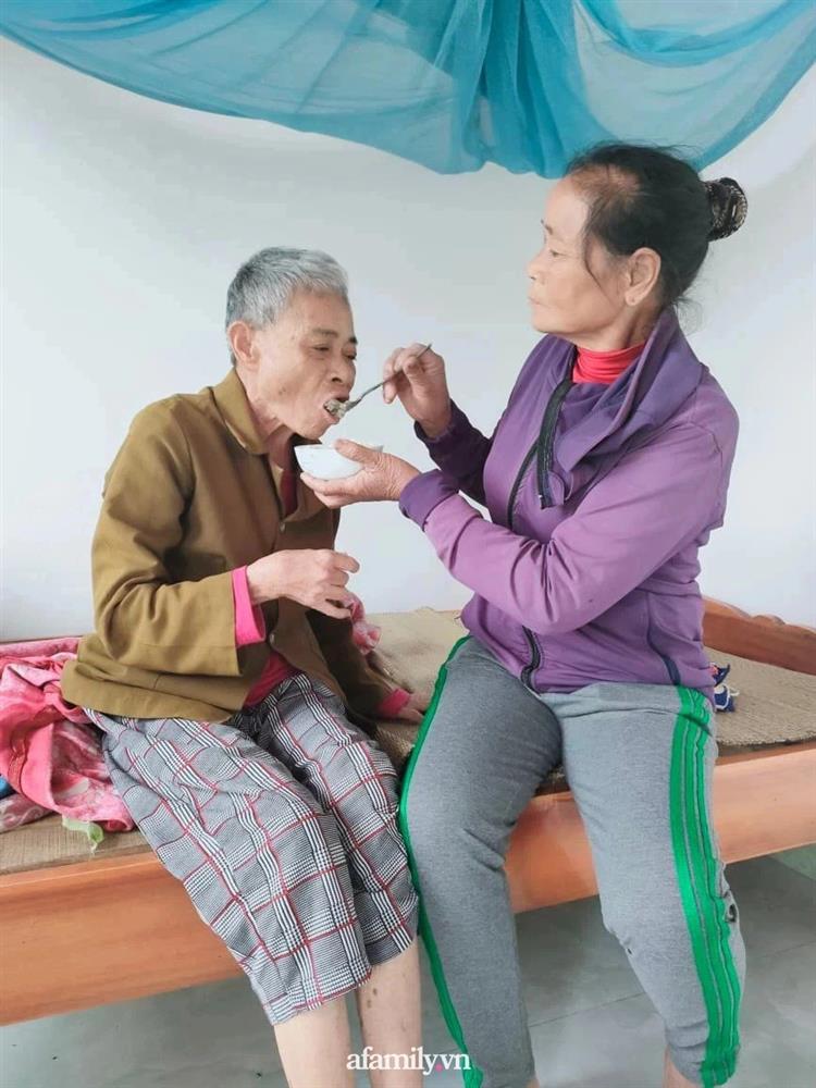 Thảm cảnh cụ bà không chồng không con, thần kinh không ổn định, lay lắt sống một mình trong căn nhà tình thương-3