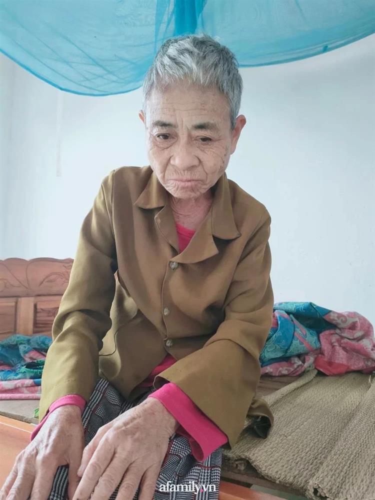 Thảm cảnh cụ bà không chồng không con, thần kinh không ổn định, lay lắt sống một mình trong căn nhà tình thương-7