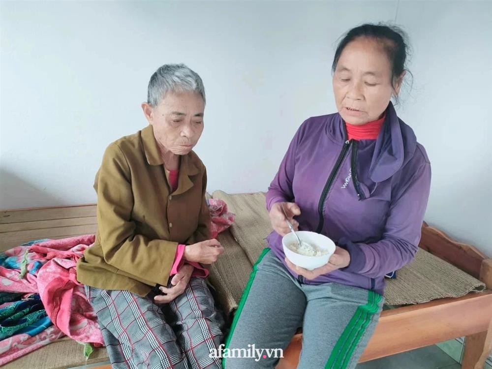 Thảm cảnh cụ bà không chồng không con, thần kinh không ổn định, lay lắt sống một mình trong căn nhà tình thương-8