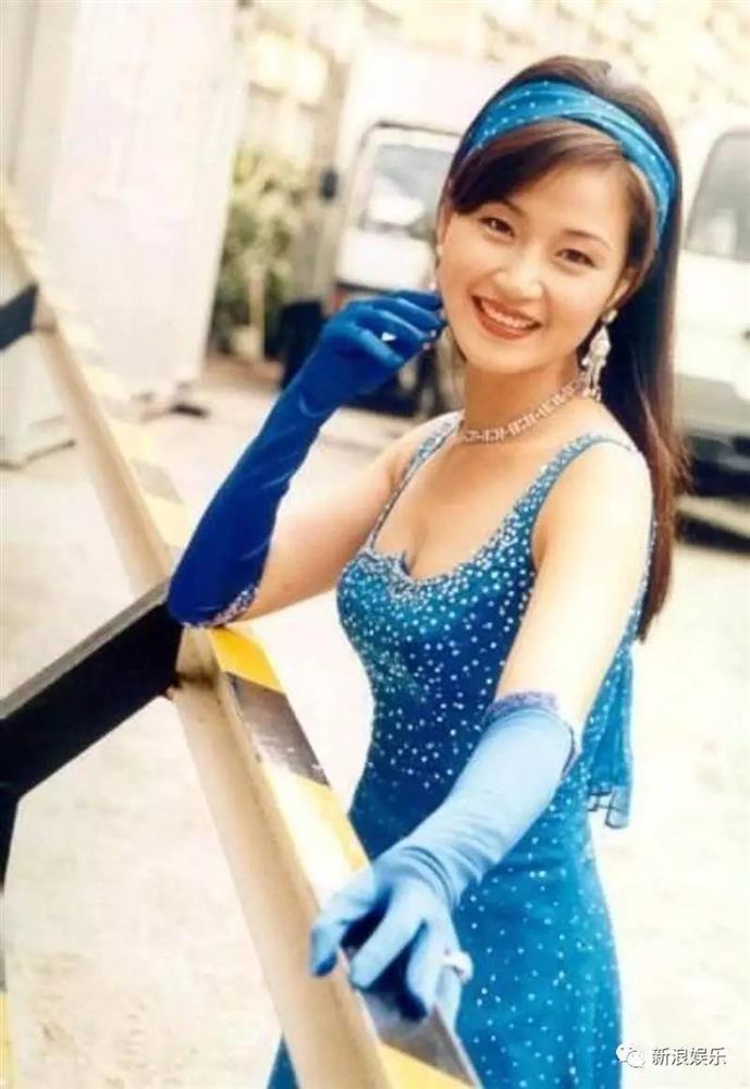 Á hậu bị chỉ trích gay gắt vì ngoại tình với Chân Tử Đan, bỏ phố về quê mở quán trọ-3