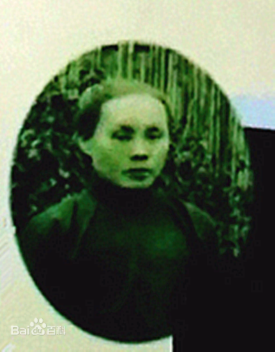 Chú rể đập cửa bỏ đi ngay đêm tân hôn, chê cô dâu như cặp mũi khỉ đột đầy tàn nhẫn và cái cúi đầu xin lỗi đáng giá hơn vàng 26 năm sau!-3