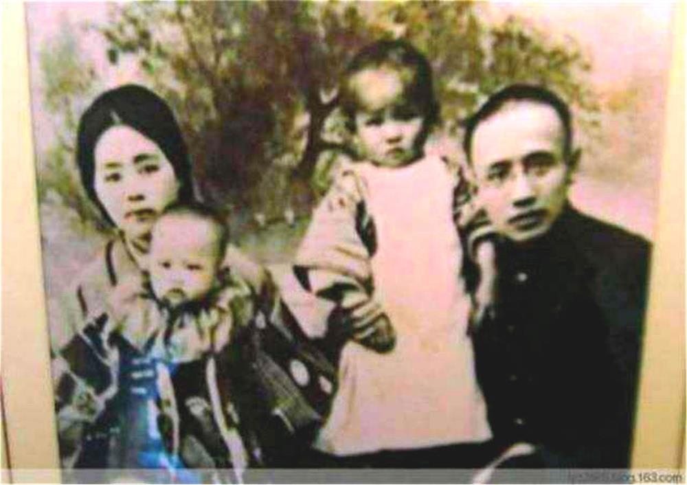 Chú rể đập cửa bỏ đi ngay đêm tân hôn, chê cô dâu như cặp mũi khỉ đột đầy tàn nhẫn và cái cúi đầu xin lỗi đáng giá hơn vàng 26 năm sau!-7