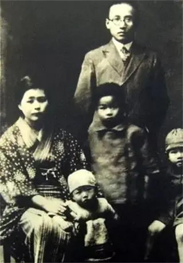 Chú rể đập cửa bỏ đi ngay đêm tân hôn, chê cô dâu như cặp mũi khỉ đột đầy tàn nhẫn và cái cúi đầu xin lỗi đáng giá hơn vàng 26 năm sau!-8