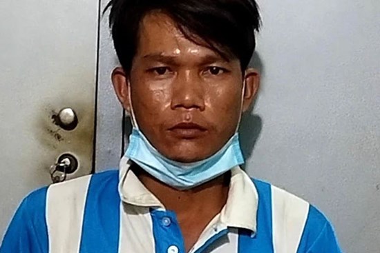 Bé trai 10 tuổi bị người tình của mẹ bóp cổ, đánh vào gáy tử vong