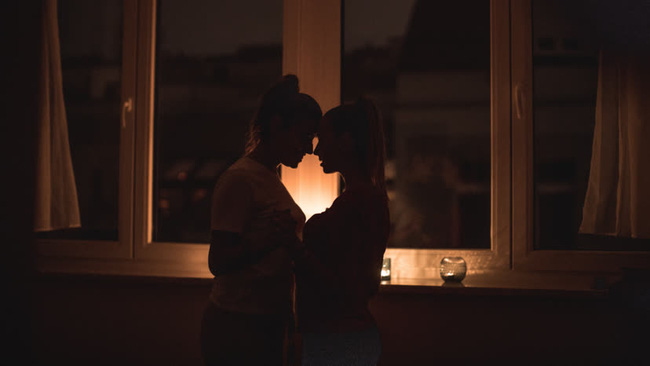 Mẹ đẻ và mẹ chồng thân thiết, người phụ nữ chẳng thấy mừng mà lo rồi sốc khi thấy tin nhắn họ... gửi nhầm, thương thay cho bố chồng-2