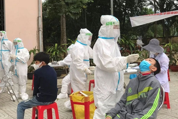 Nghệ An: 9 người trong gia đình vợ chồng bác sĩ nhiễm Covid-19-1