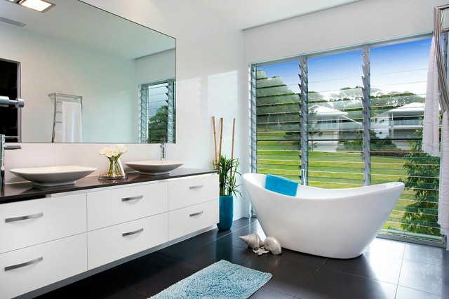 Cách thiết kế cửa sổ giúp phòng tắm hưởng trọn ánh sáng mà không làm giảm sự riêng tư-6