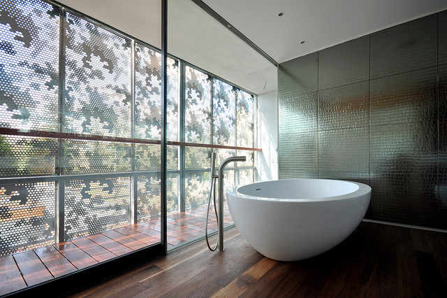 Cách thiết kế cửa sổ giúp phòng tắm hưởng trọn ánh sáng mà không làm giảm sự riêng tư-11