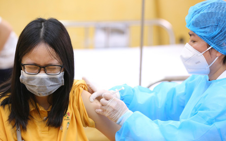 Hà Nội bắt đầu tiêm vắc xin cho học sinh lớp 9-1
