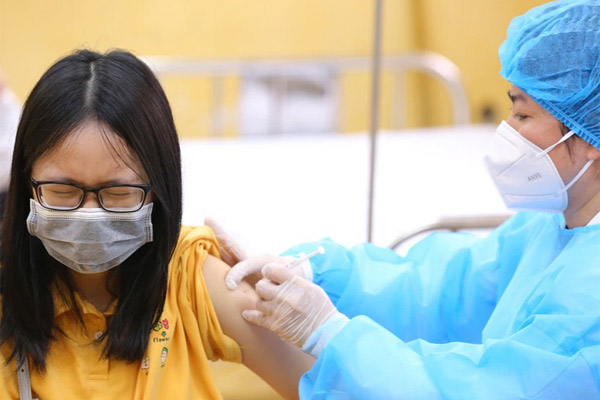Hà Nội: Một học sinh dương tính với SARS-CoV-2, từng đi tiêm vaccine tại trường-2